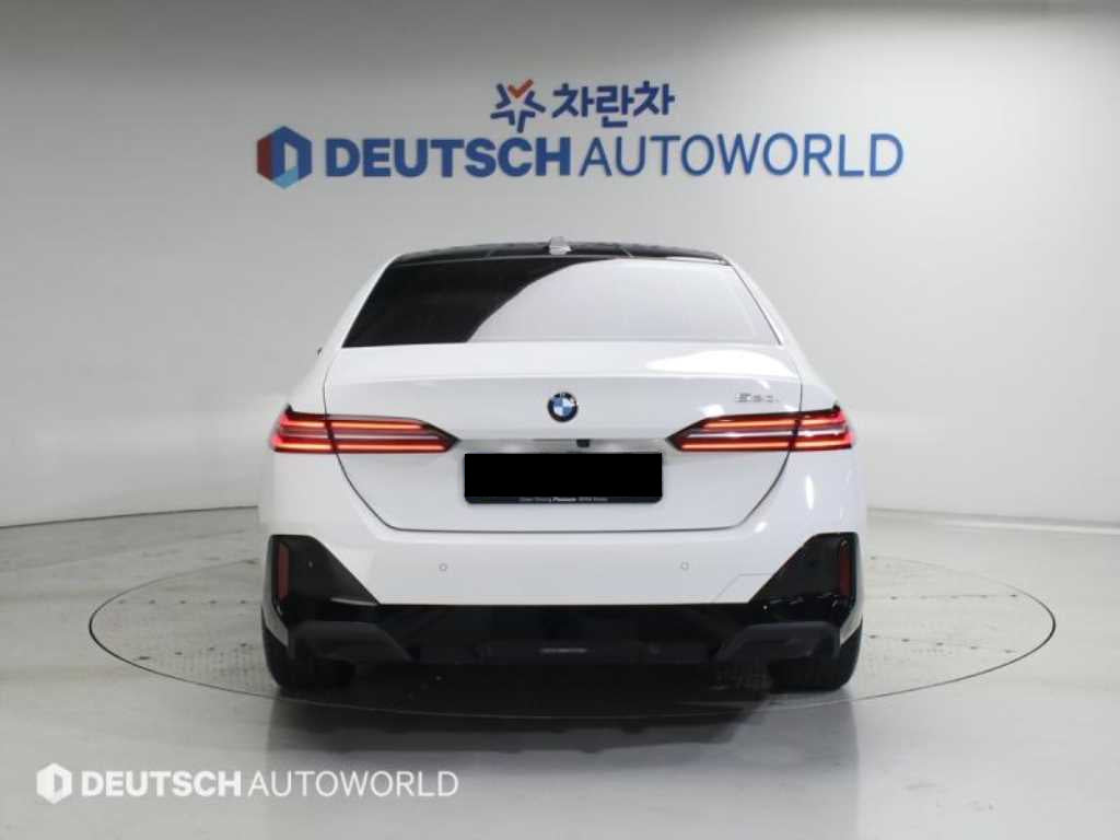 BMW 5-Series — photo 04