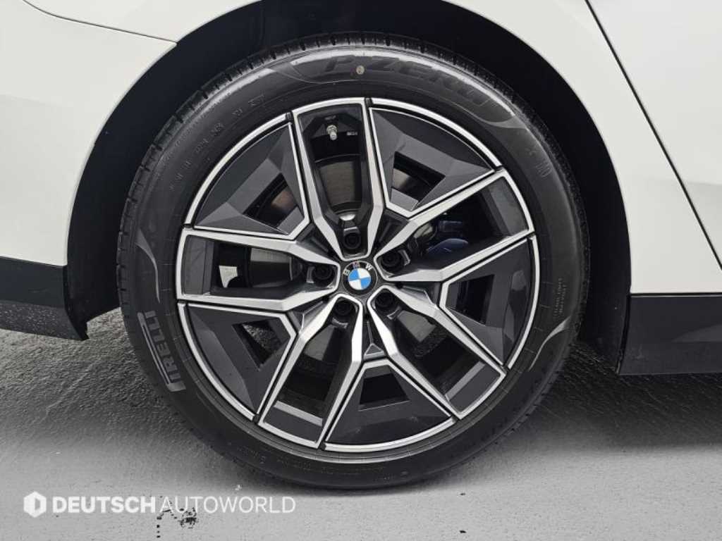 BMW 5-Series — photo 05