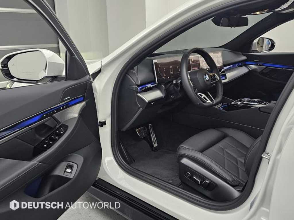 BMW 5-Series — photo 11