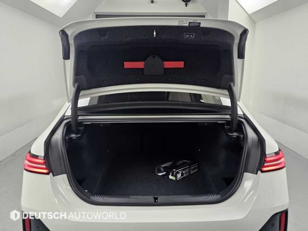 BMW 5-Series — photo 19
