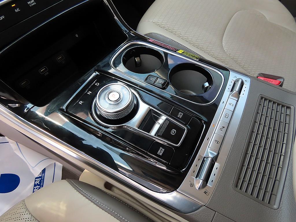 Kia Carnival — photo 10