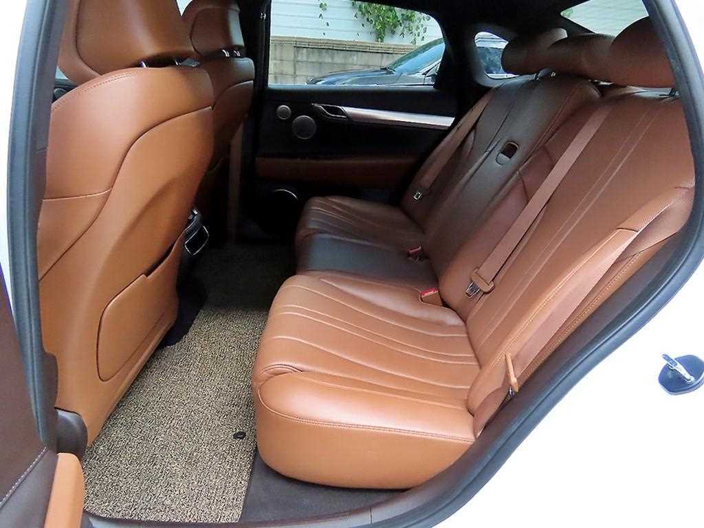 Genesis G80 — photo 06