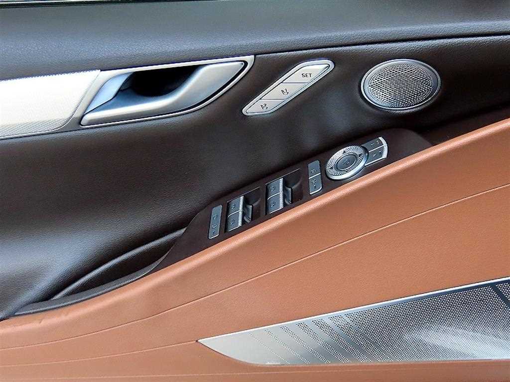 Genesis G80 — photo 12