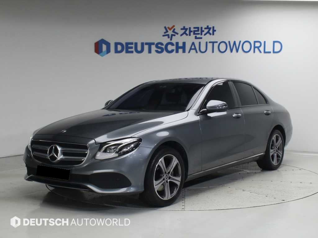 Mercedes-Benz E-Class — photo 01