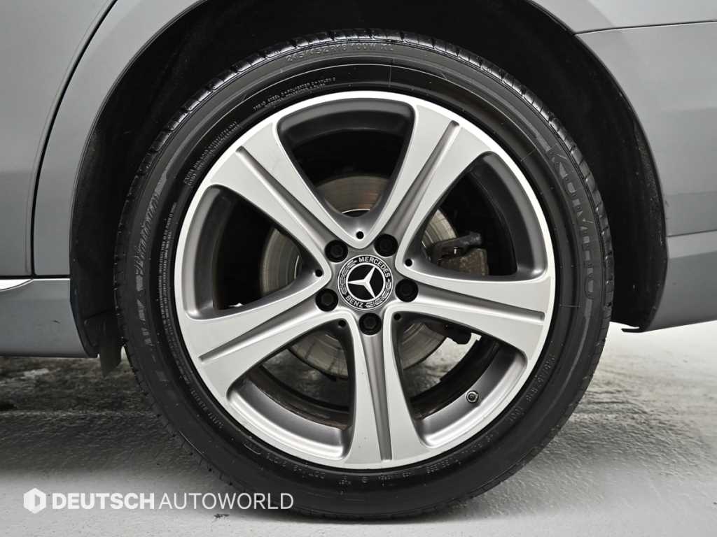 Mercedes-Benz E-Class — photo 05