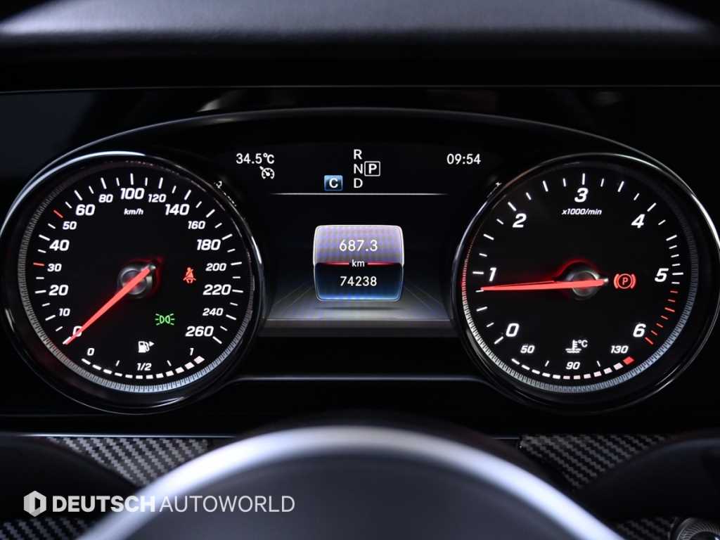 Mercedes-Benz E-Class — photo 08