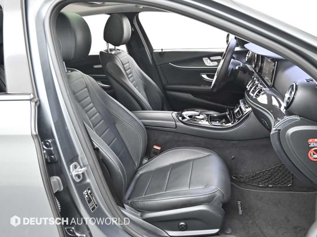 Mercedes-Benz E-Class — photo 10