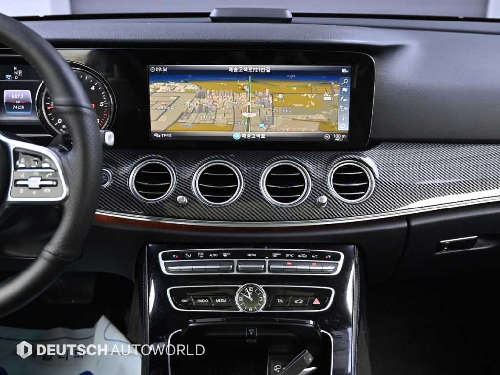 Mercedes-Benz E-Class — photo 14