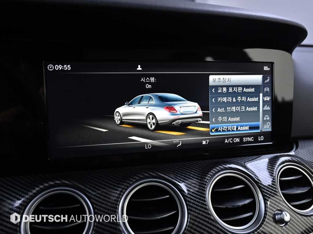 Mercedes-Benz E-Class — photo 17