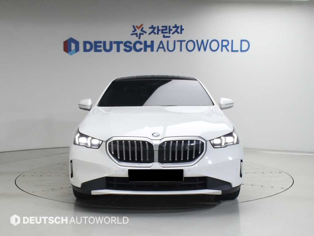 BMW 5-Series — photo 03