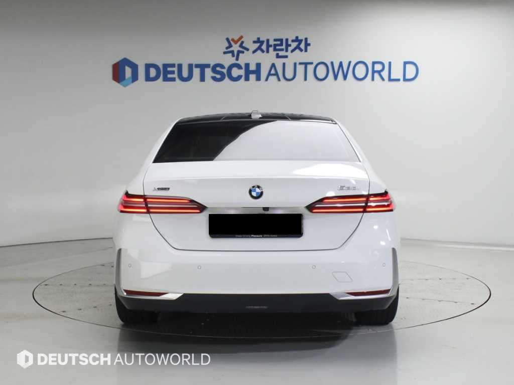 BMW 5-Series — photo 04