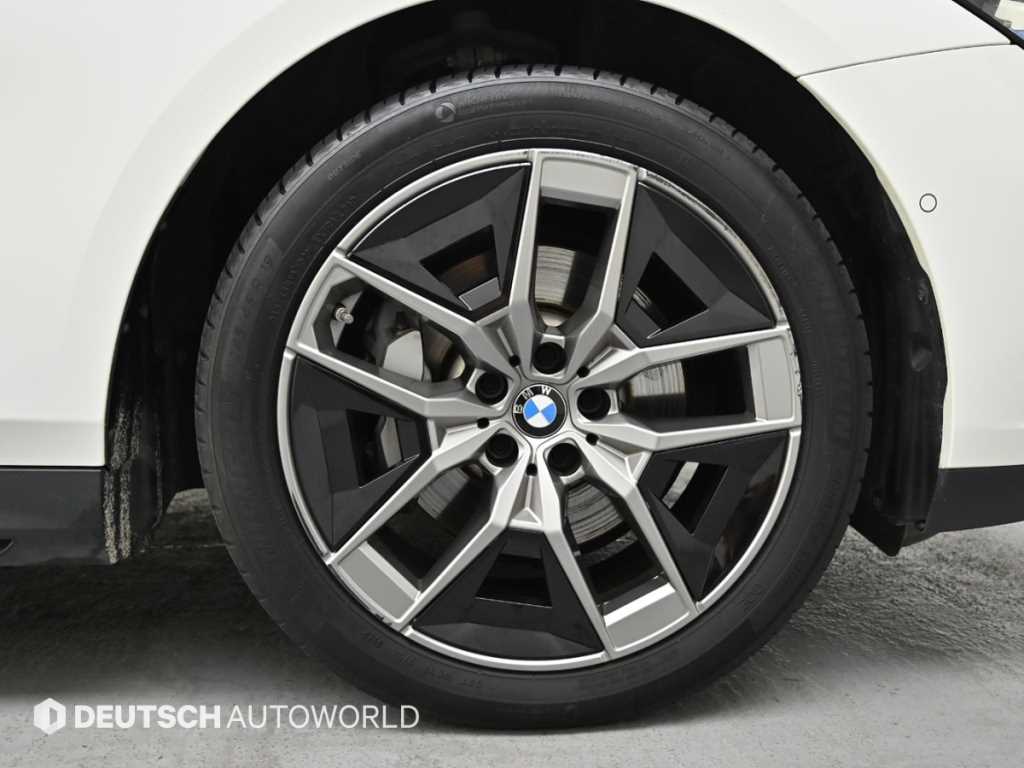 BMW 5-Series — photo 05