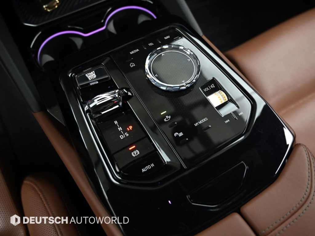 BMW 5-Series — photo 09