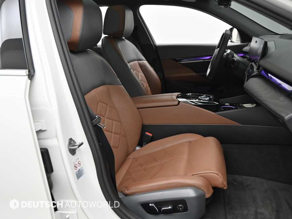 BMW 5-Series — photo 10