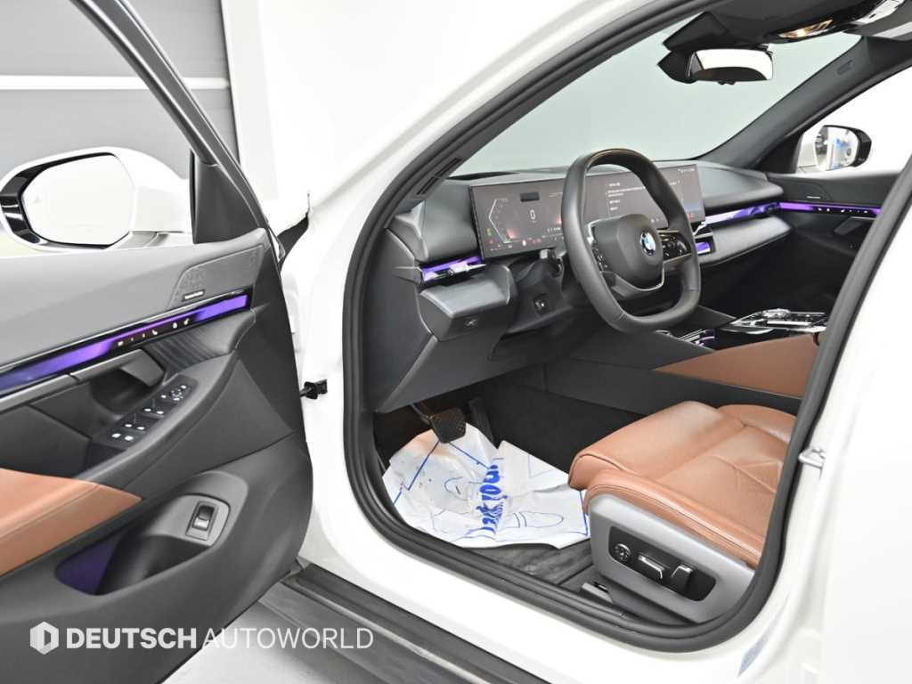BMW 5-Series — photo 11
