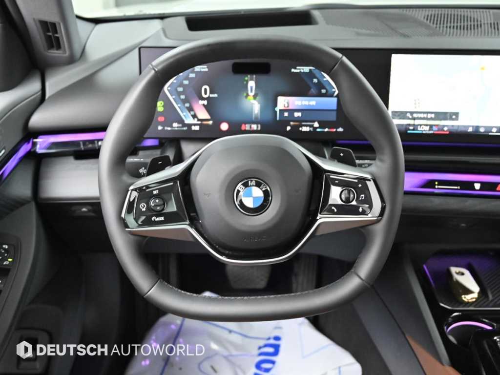 BMW 5-Series — photo 13