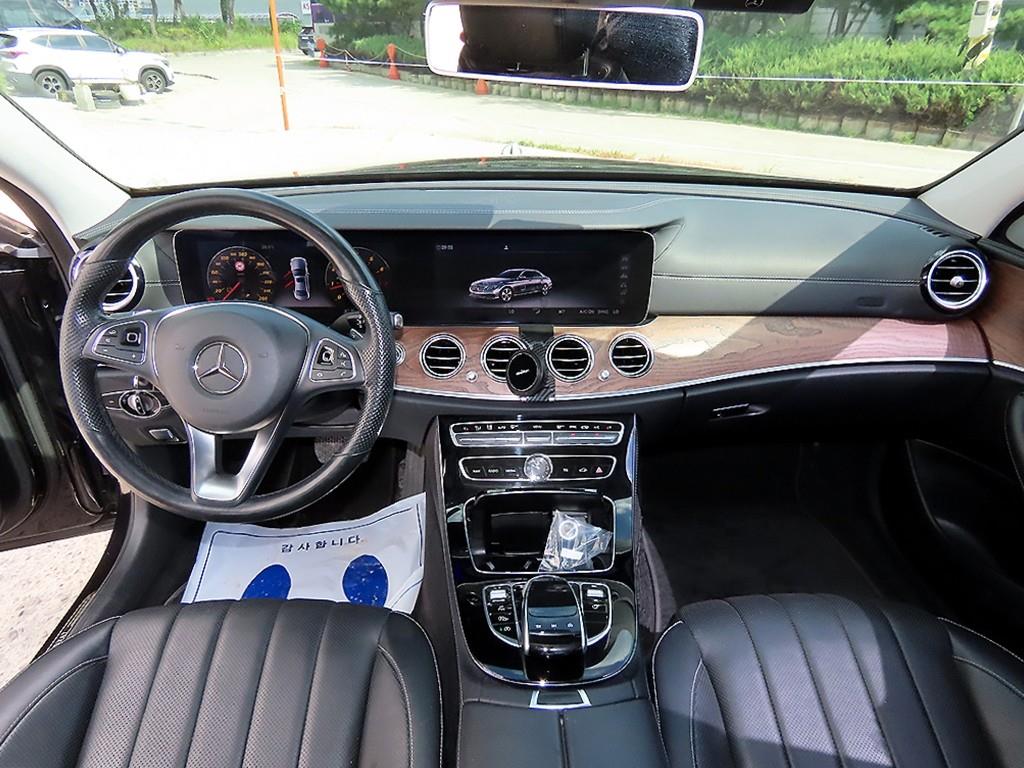 Mercedes-Benz E-Class — photo 07