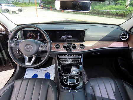 Mercedes-Benz E-Class — photo 07