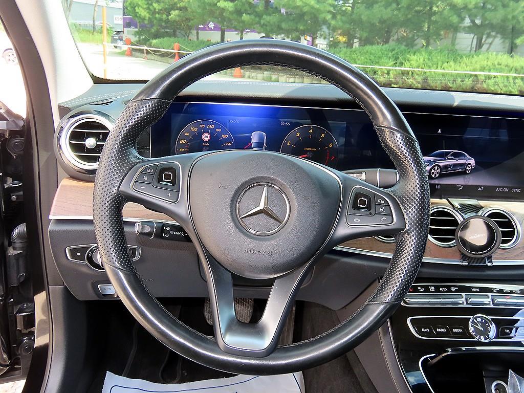 Mercedes-Benz E-Class — photo 08