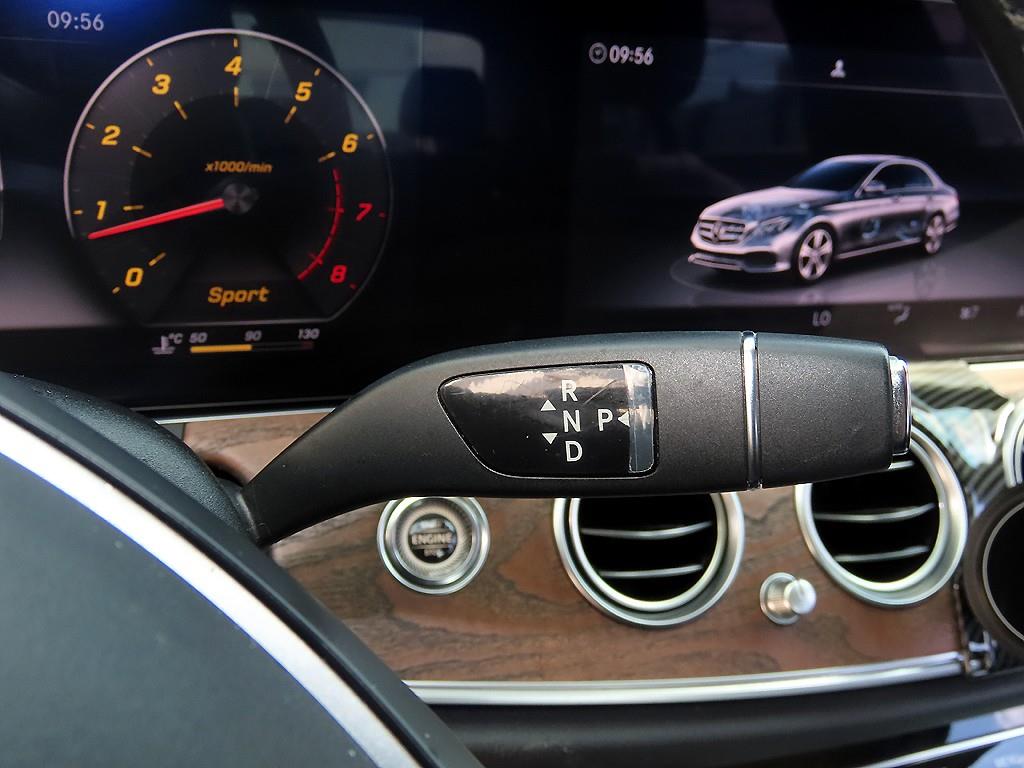 Mercedes-Benz E-Class — photo 10