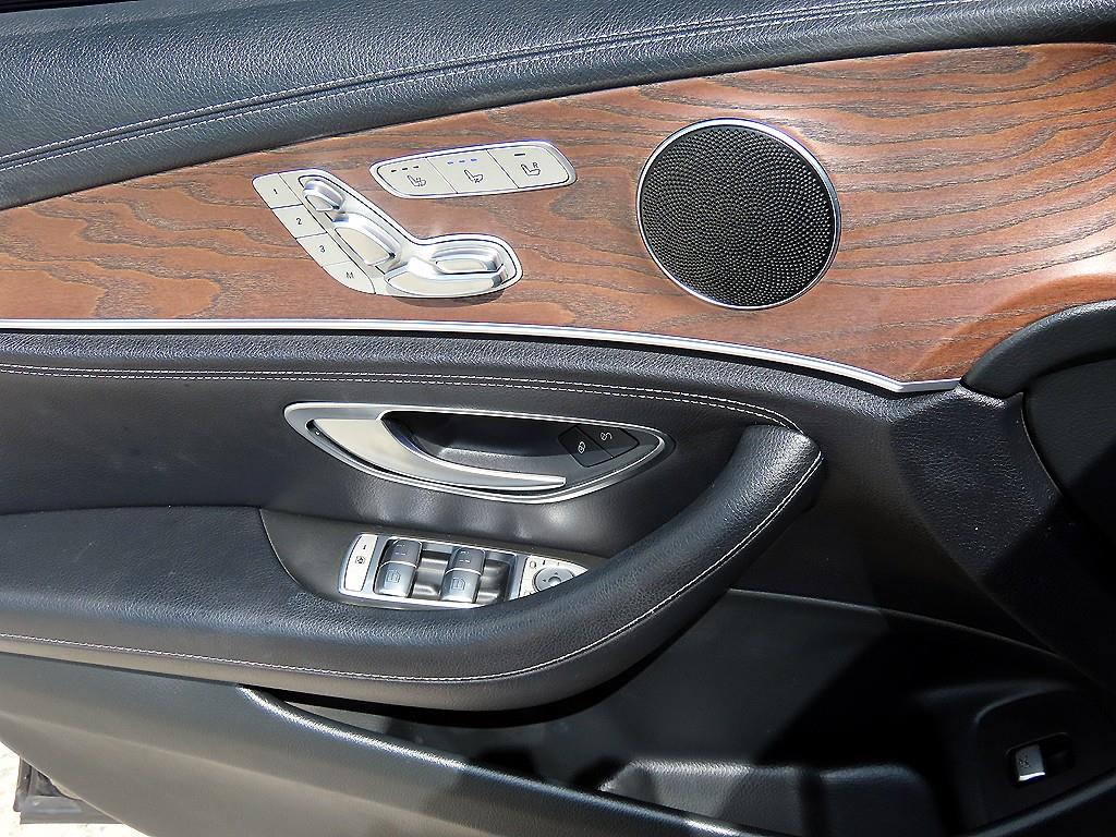 Mercedes-Benz E-Class — photo 11