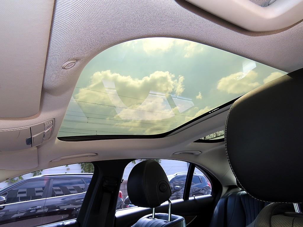 Mercedes-Benz E-Class — photo 16