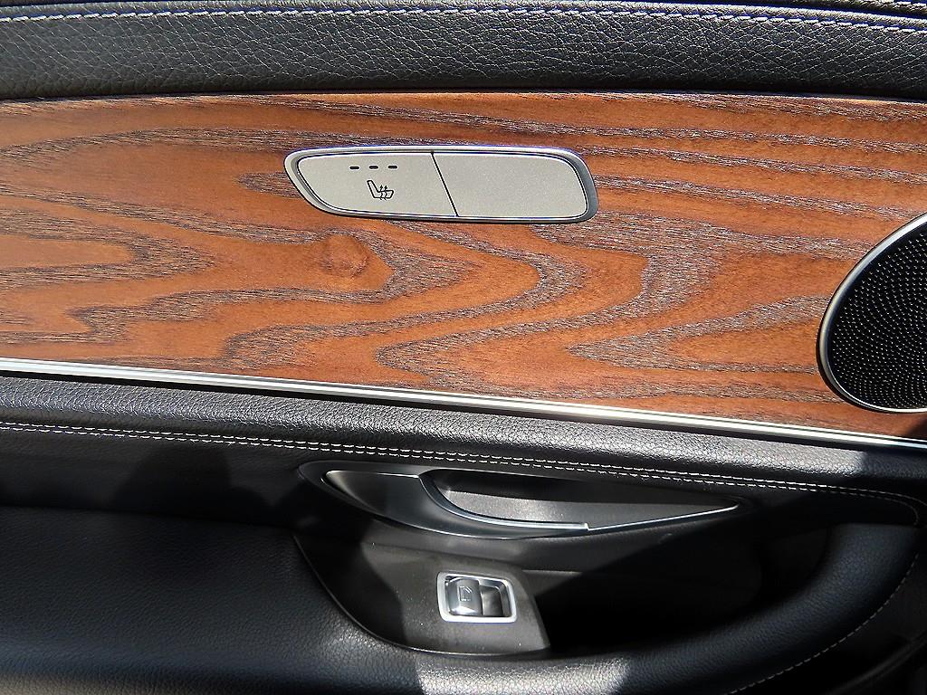 Mercedes-Benz E-Class — photo 17