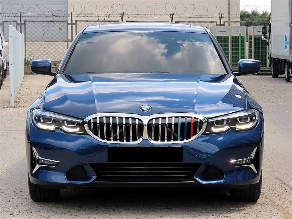 BMW 3-Series — photo 01