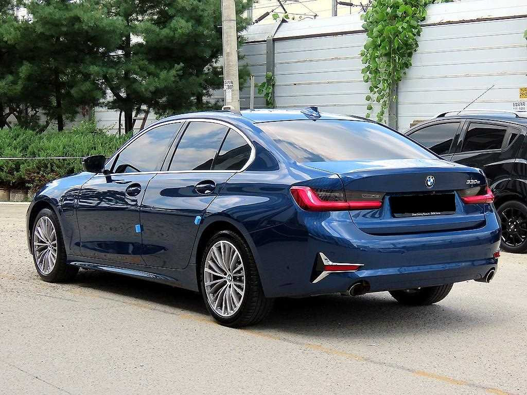 BMW 3-Series — photo 03