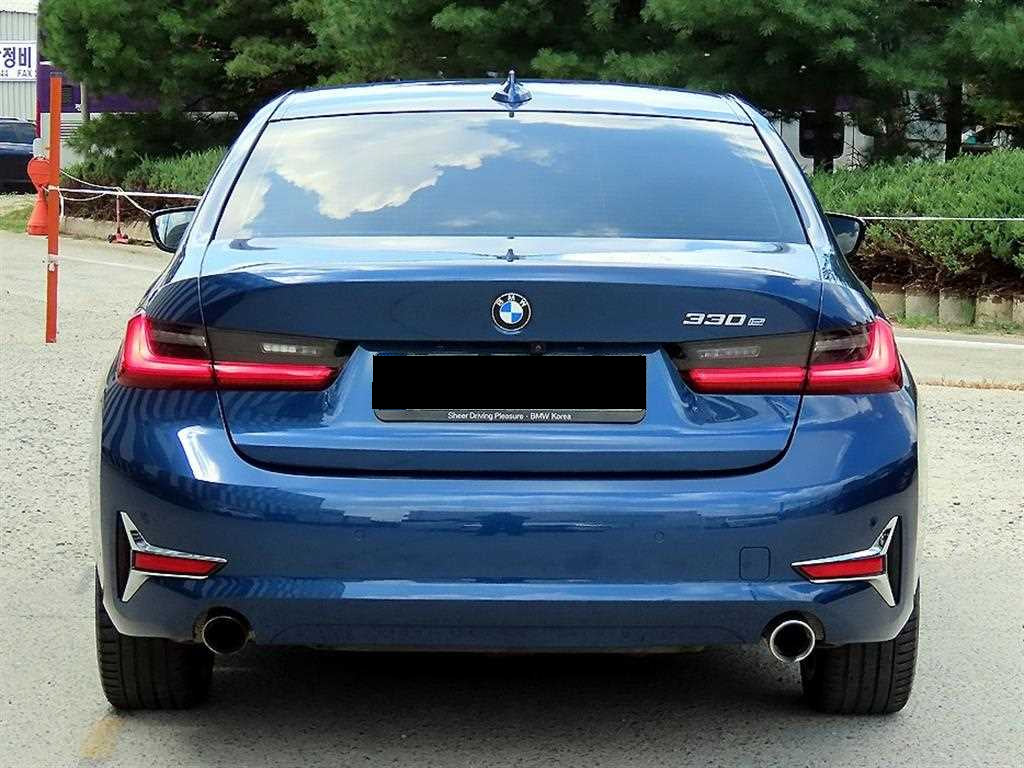 BMW 3-Series — photo 04