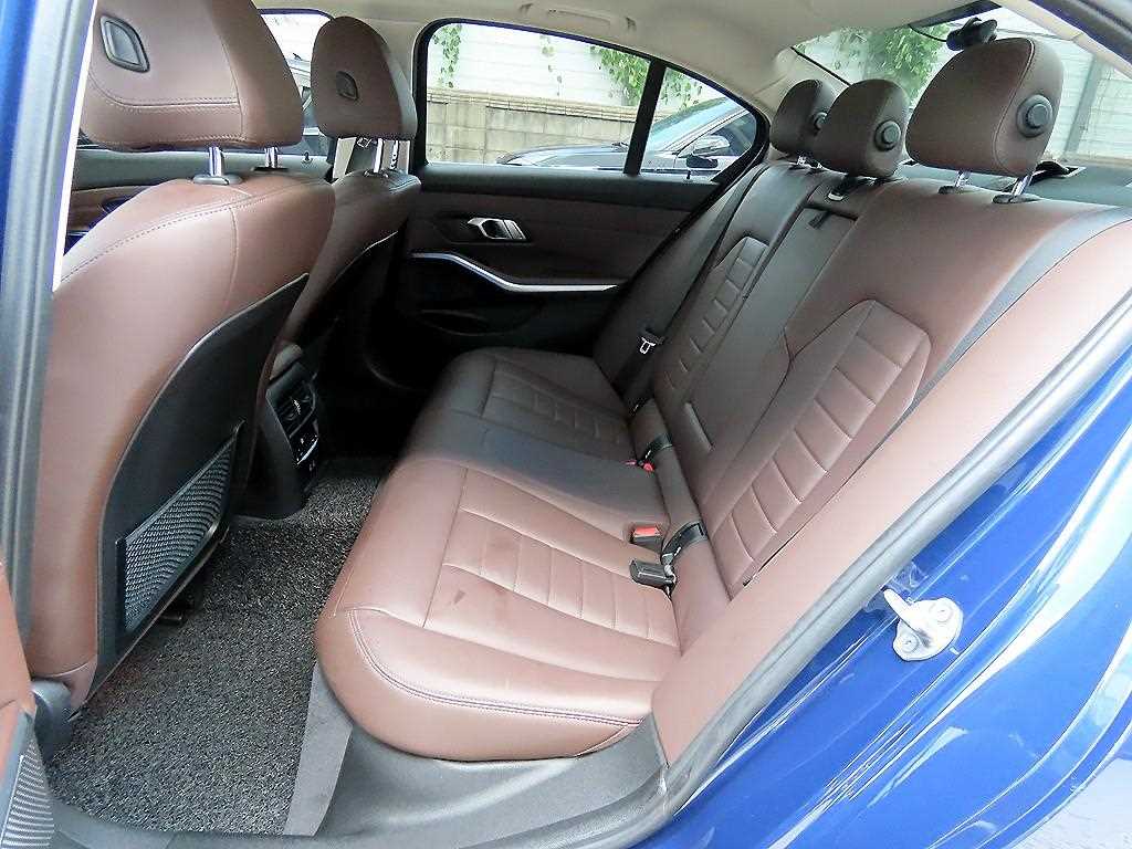 BMW 3-Series — photo 06