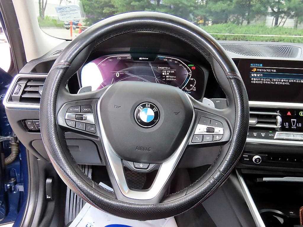 BMW 3-Series — photo 08