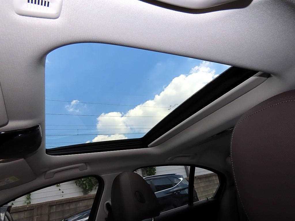 BMW 3-Series — photo 17