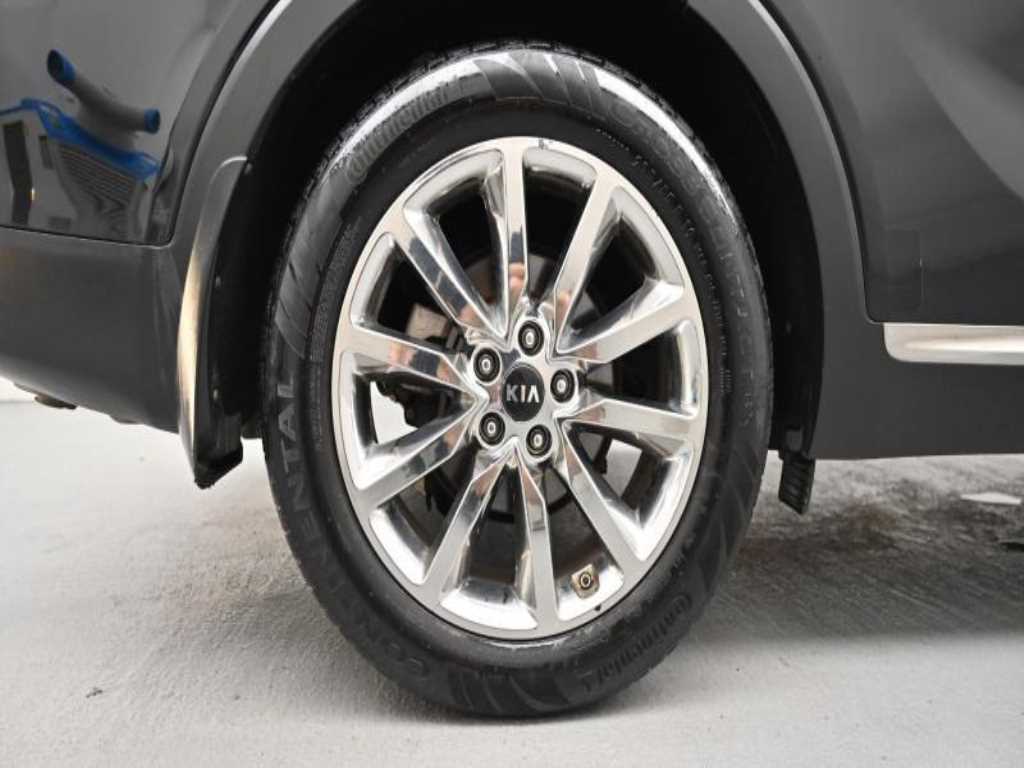 Kia Sorento — photo 11