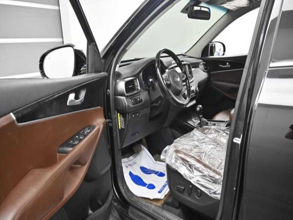 Kia Sorento — photo 17