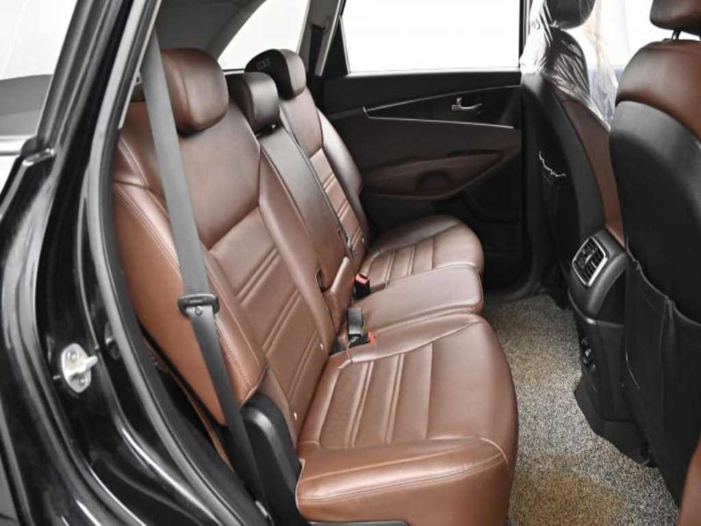 Kia Sorento — photo 18