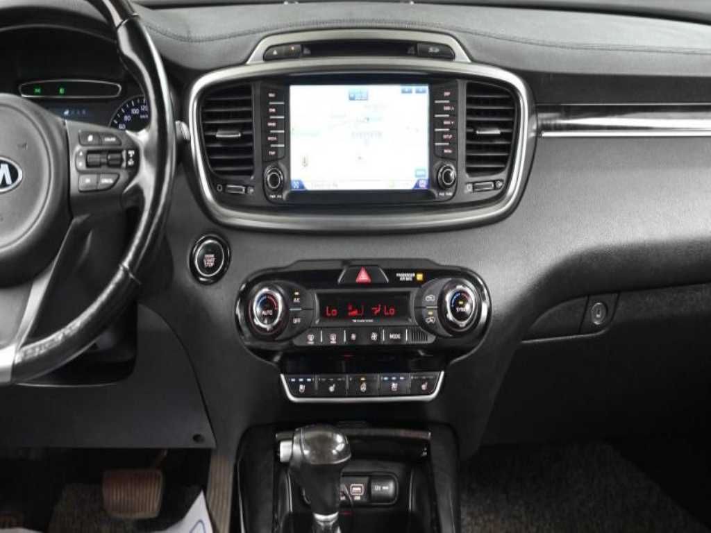 Kia Sorento — photo 20