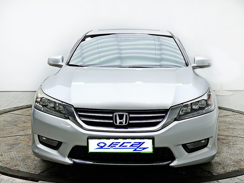 Honda Accord — photo 01