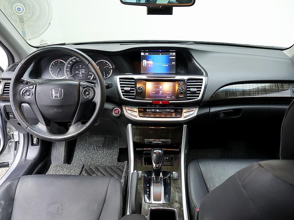 Honda Accord — photo 05