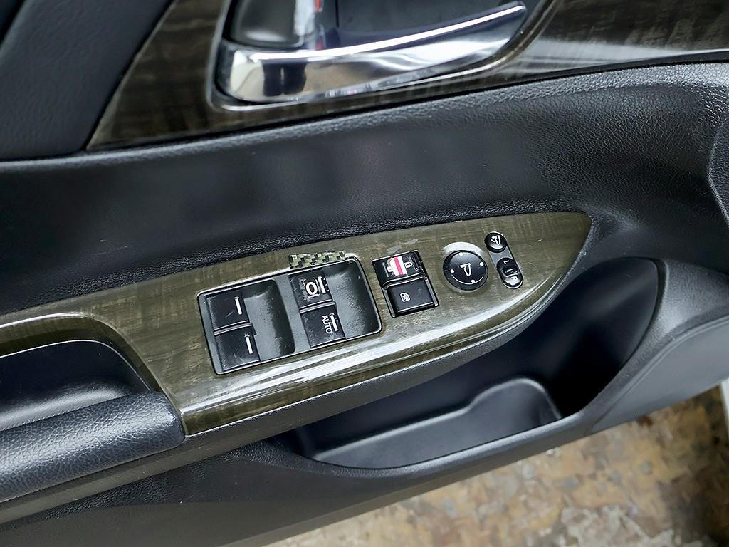 Honda Accord — photo 13