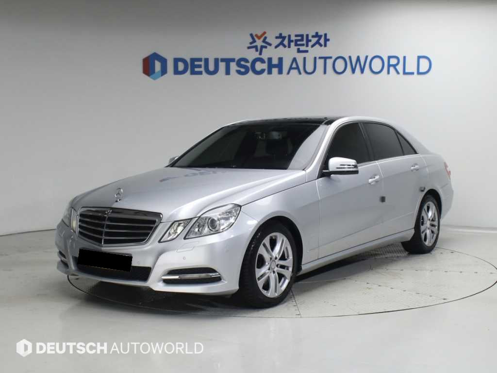Mercedes-Benz E-Class — photo 01