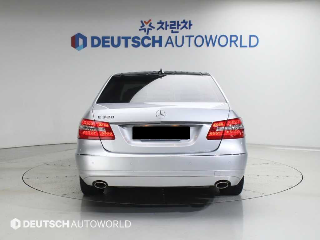 Mercedes-Benz E-Class — photo 04