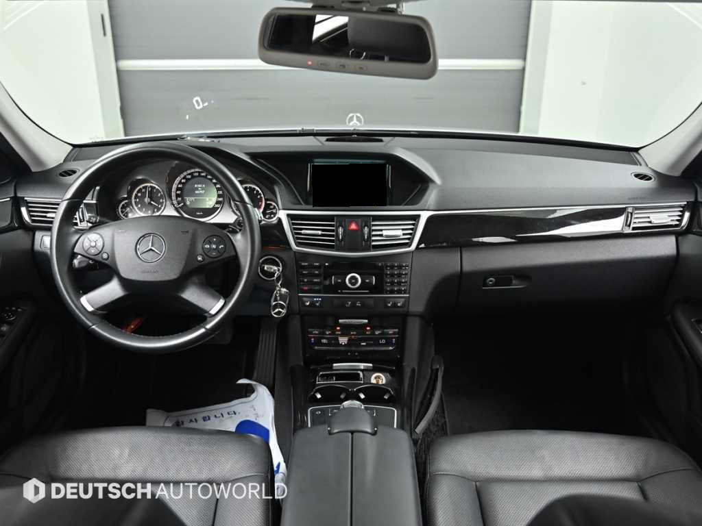 Mercedes-Benz E-Class — photo 07