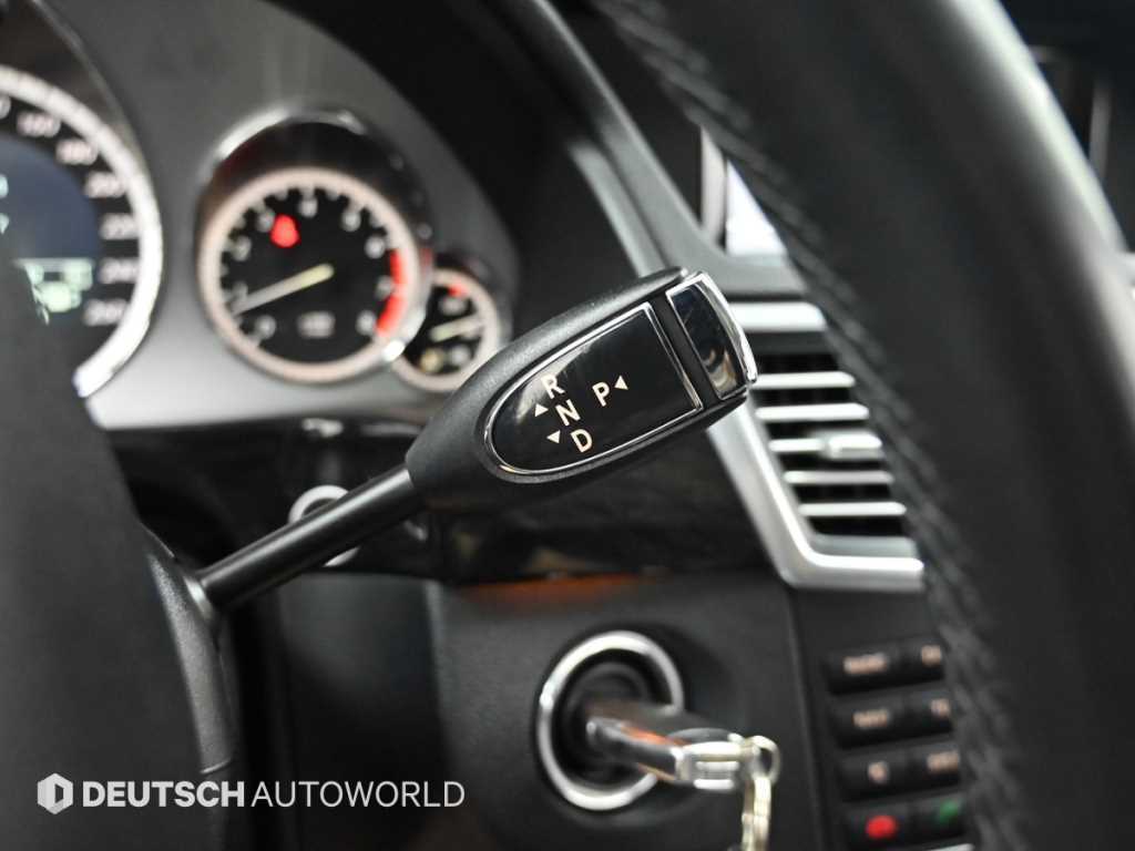 Mercedes-Benz E-Class — photo 09