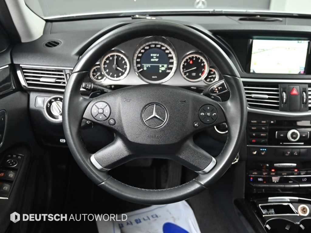 Mercedes-Benz E-Class — photo 13