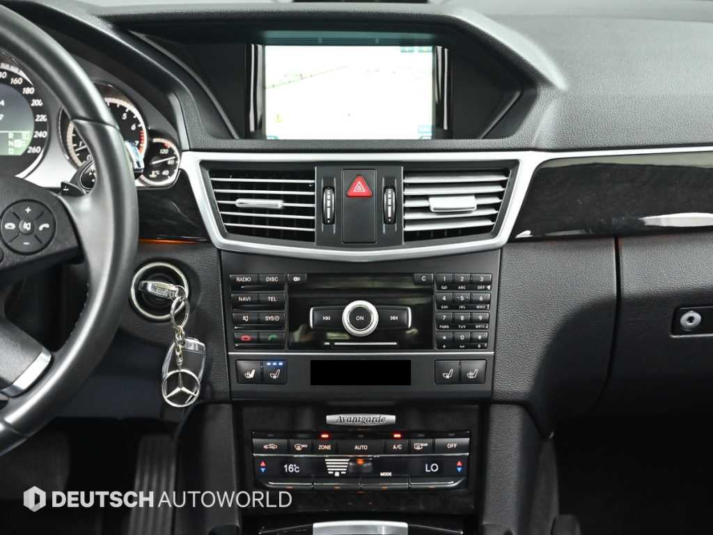 Mercedes-Benz E-Class — photo 14