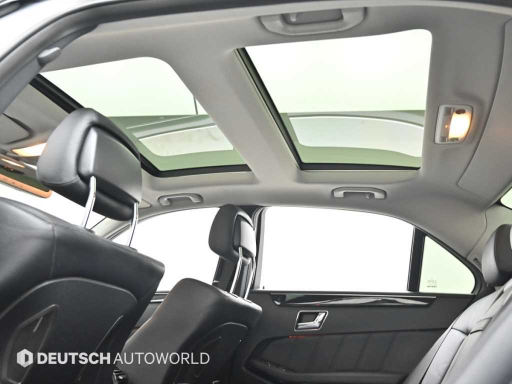 Mercedes-Benz E-Class — photo 18