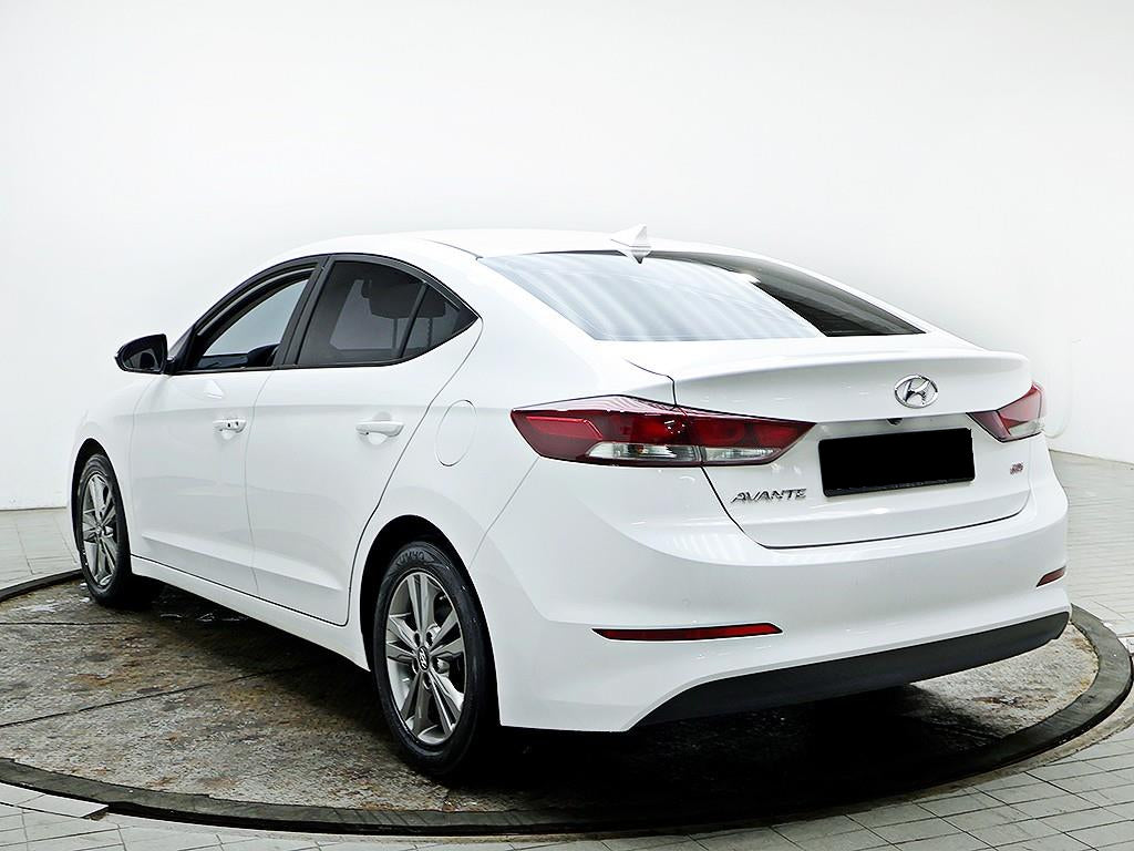 Hyundai Avante — photo 04