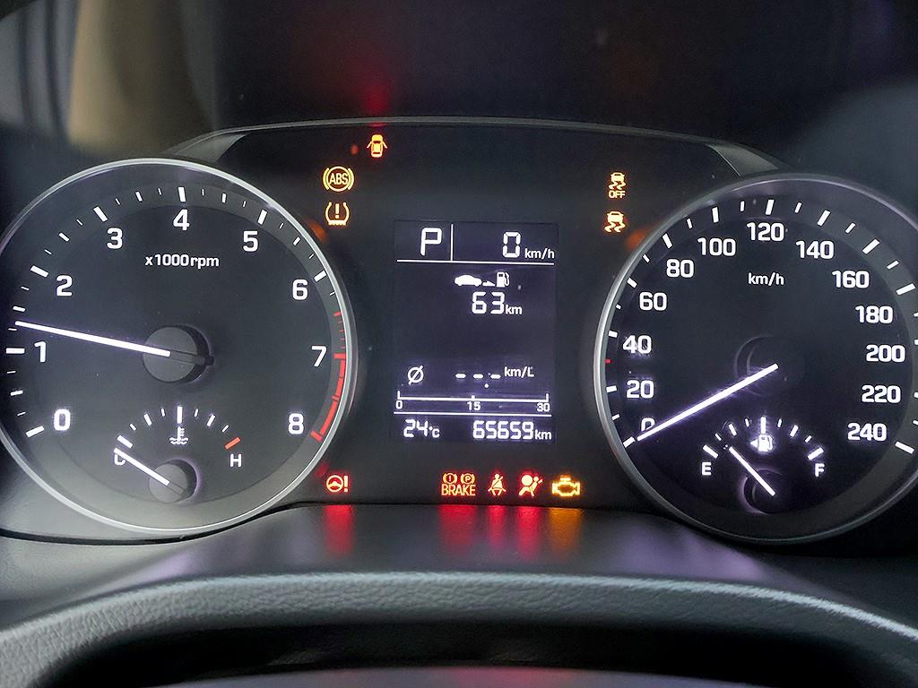 Hyundai Avante — photo 06