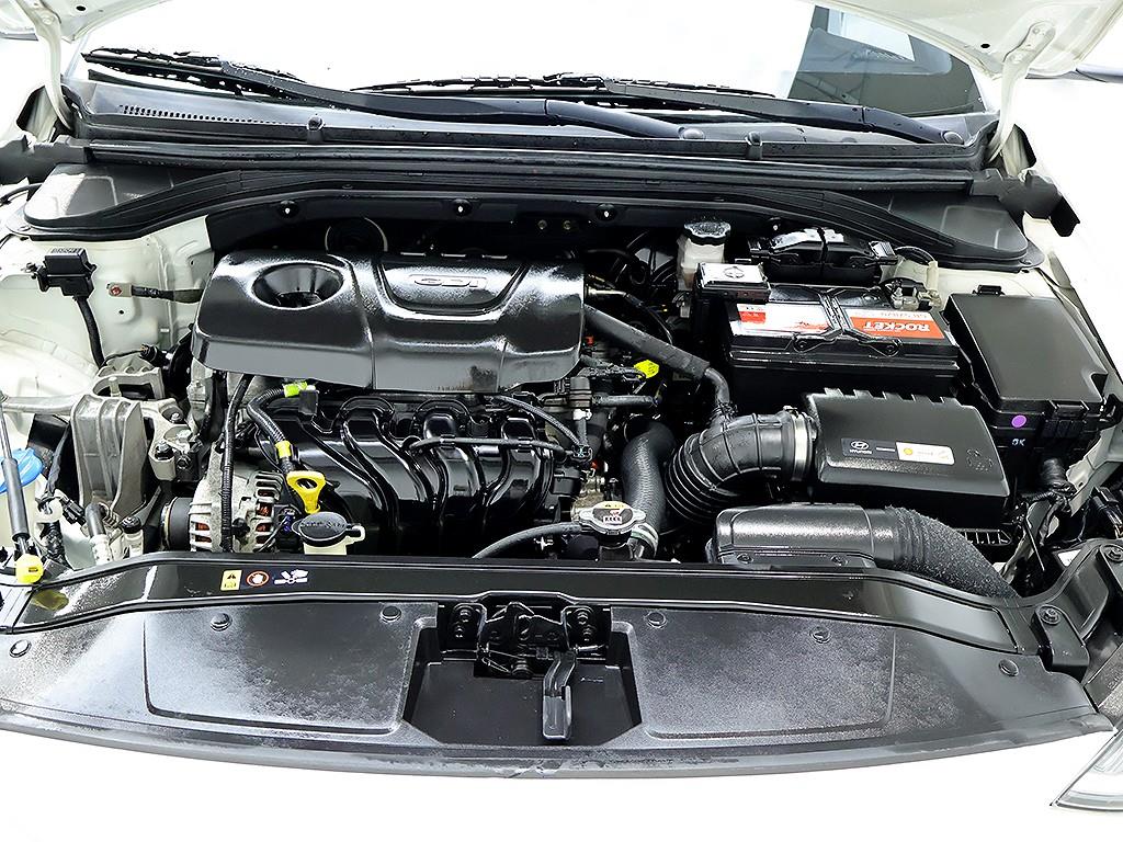 Hyundai Avante — photo 07